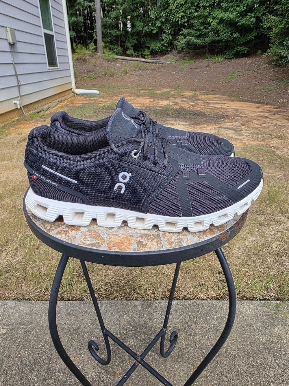 On Cloud 5  59.98919 Black/White Running Shoes Sneakers Men's Size 12